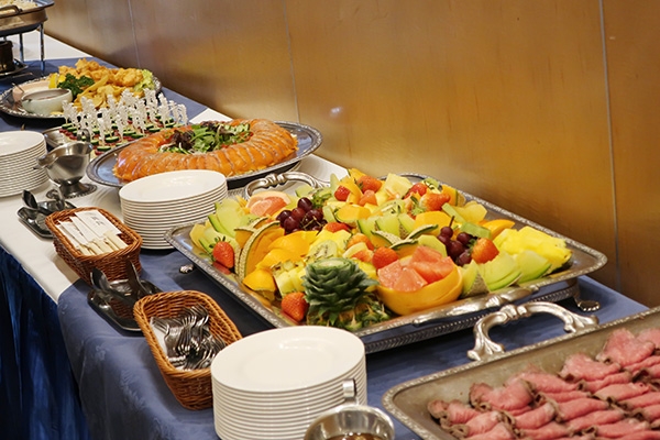 懇親会の食事.jpg